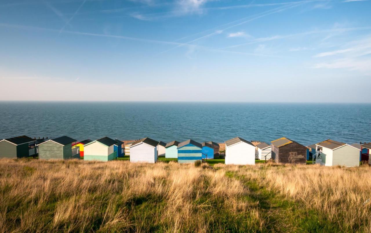 Hotel Lovely 6 Berth Caravan With Decking And Wifi In Kent, Ref 47017C Whitstable Esterno foto