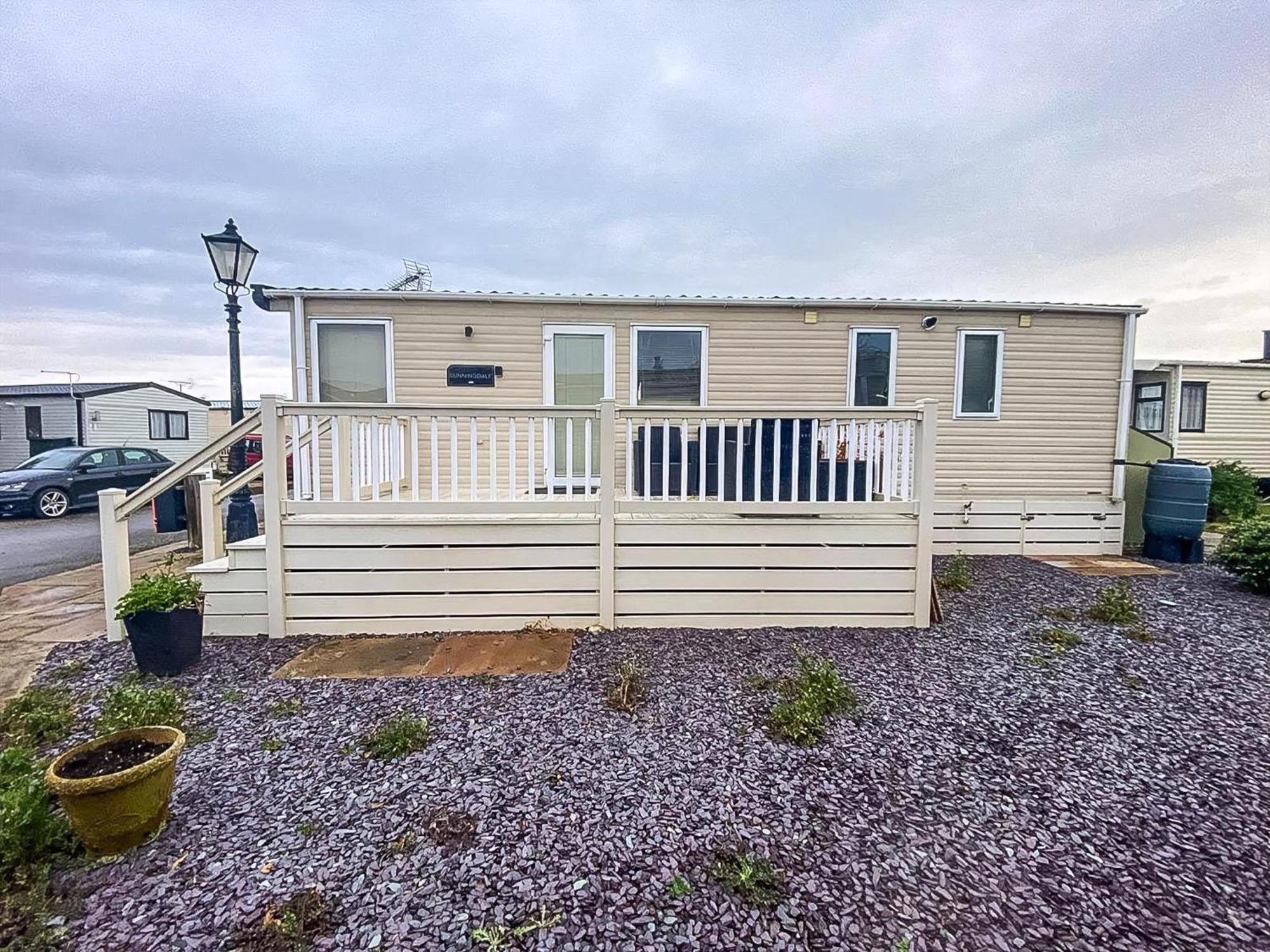 Hotel Lovely 6 Berth Caravan With Decking And Wifi In Kent, Ref 47017C Whitstable Esterno foto